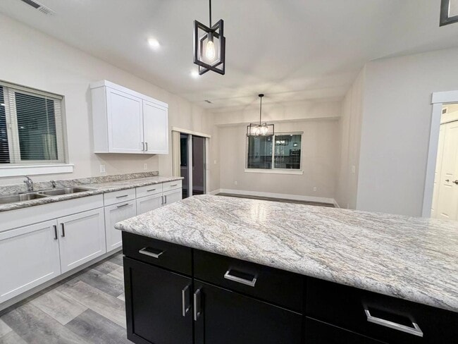 Building Photo - 7212 Shaver Dr