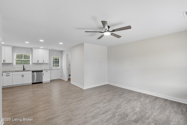 Building Photo - 6629 Ashbrooke Dr