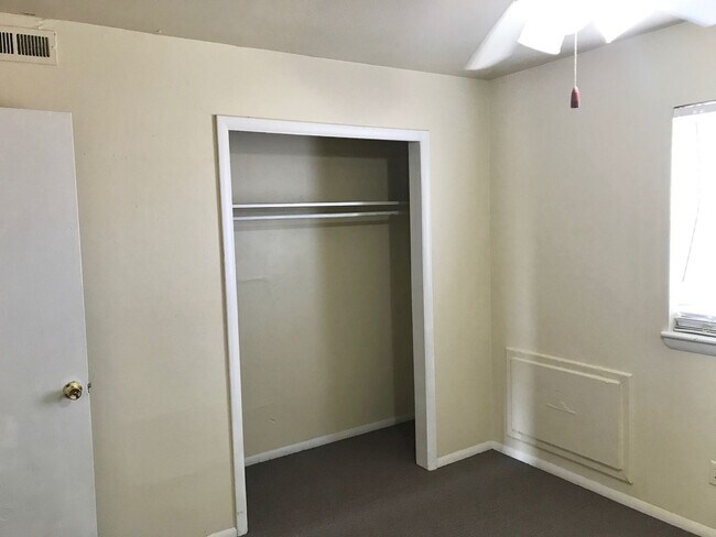 Building Photo - 2 br, 1 bath House - 1731 NW 32nd Unit 10