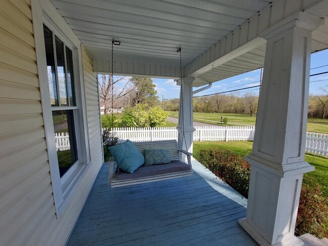 Building Photo - 203 Riverside Dr