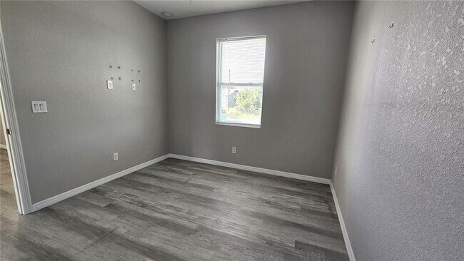 Building Photo - 10446 Kidron Ave