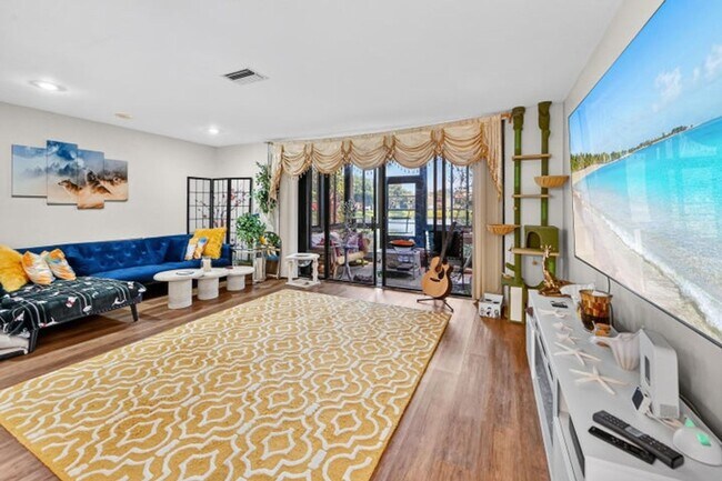 Building Photo - 4587 Carambola Cir S