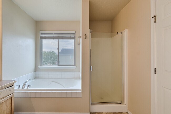 Building Photo - Beautiful home located in sought after Sundance Subdivision