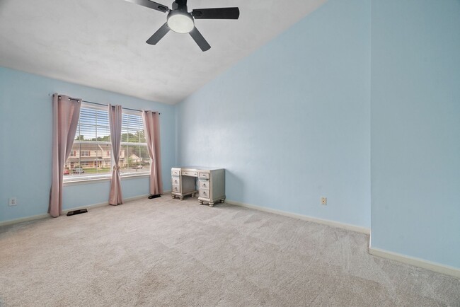 Building Photo - Townhouse, 2 bedroom, 2.5 baths in Yorktow...
