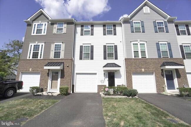 Primary Photo - 202 Bamboo Dr