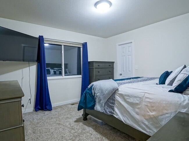 Building Photo - 5038 Chariot Dr