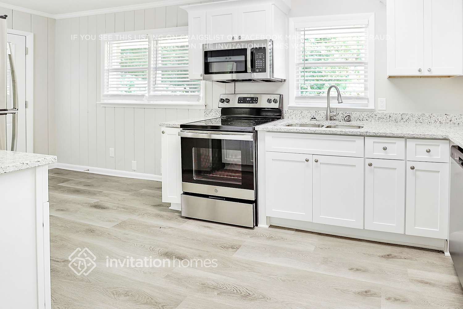 Building Photo - 3582 Highwood Dr SW