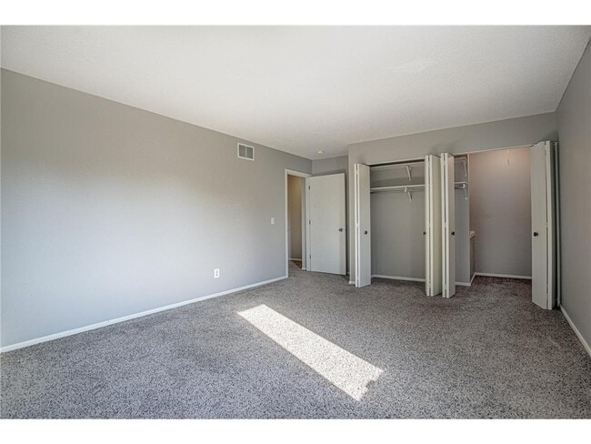 Building Photo - 9358 Ranchview Ln N