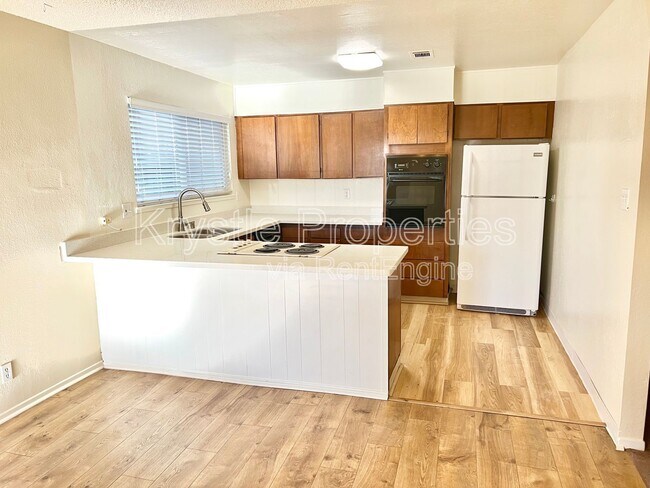Building Photo - 130 Yorkshire Ct