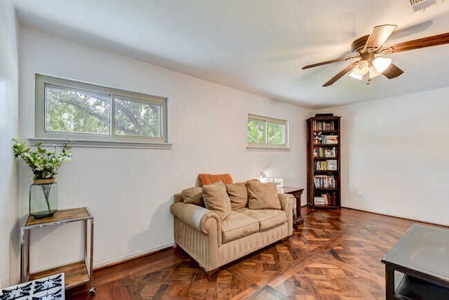 Building Photo - 10707 Piping Rock Ln