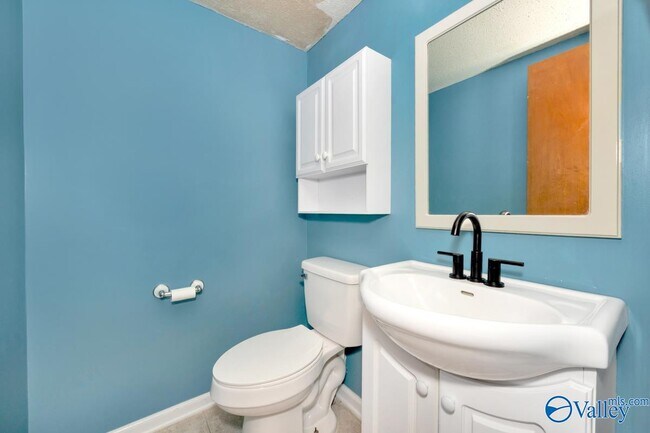 Building Photo - 8002 Greenwillow Ct SE
