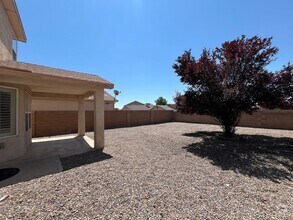 Building Photo - Quaint 3 Bedroom 2.5 Bathroom NW Home In G...