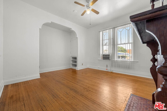 Building Photo - 1223 W 23rd St