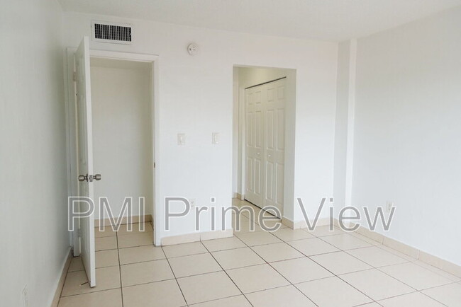 Building Photo - 495 NW 72nd Ave