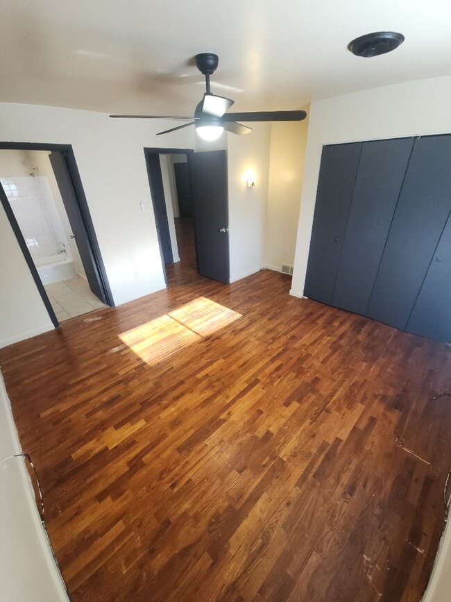 Building Photo - 9921 Sloane Square