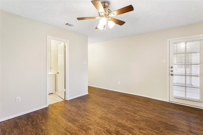 Building Photo - 2323 Grindstone Ln