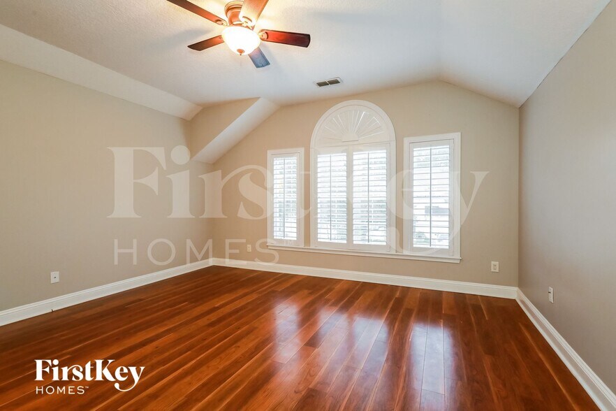 Building Photo - 14728 Falling Waters Dr