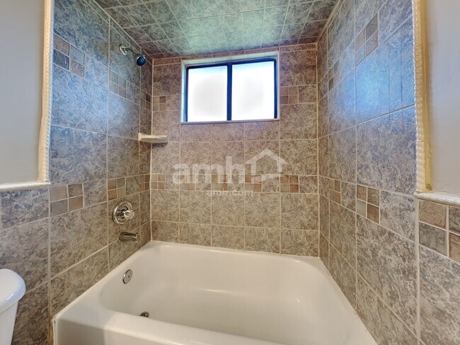 Building Photo - 2483 Ambrosia Dr