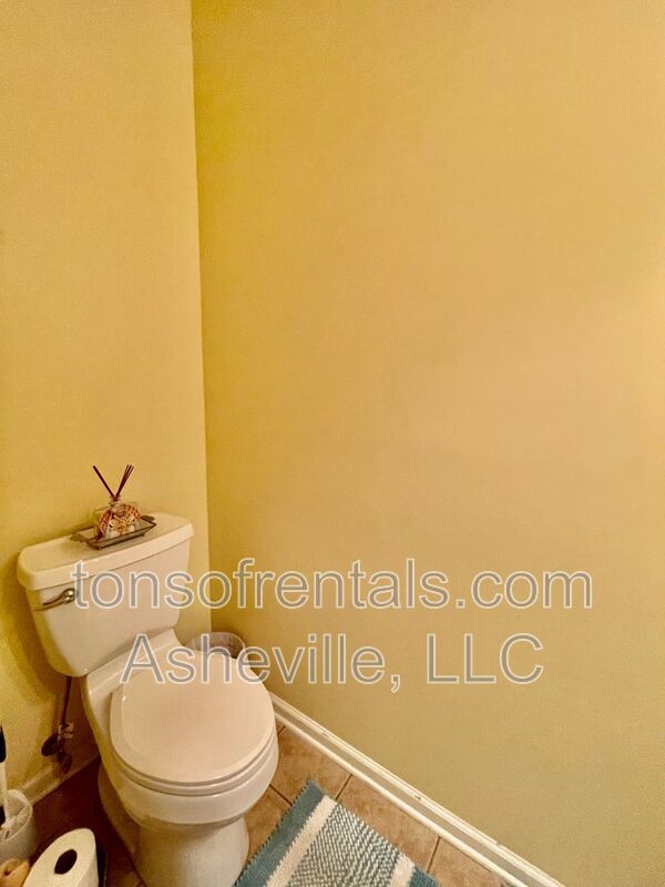 Building Photo - 51 Yorktown Cir