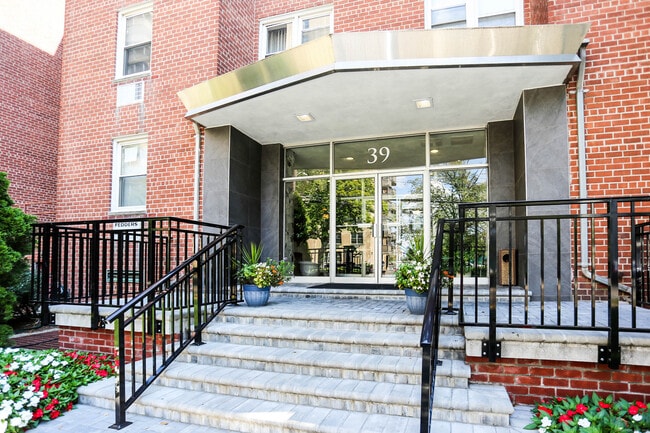 Primary Photo - 39 Glenbrook Rd