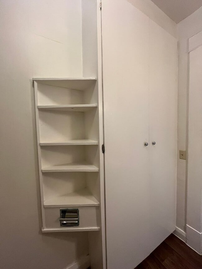 Building Photo - One Bedroom Close to Downtown and WWU
