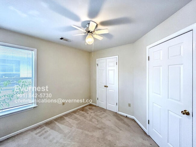 Building Photo - 104 Island Pl