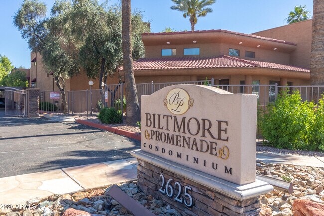 Building Photo - 2625 E Indian School Rd