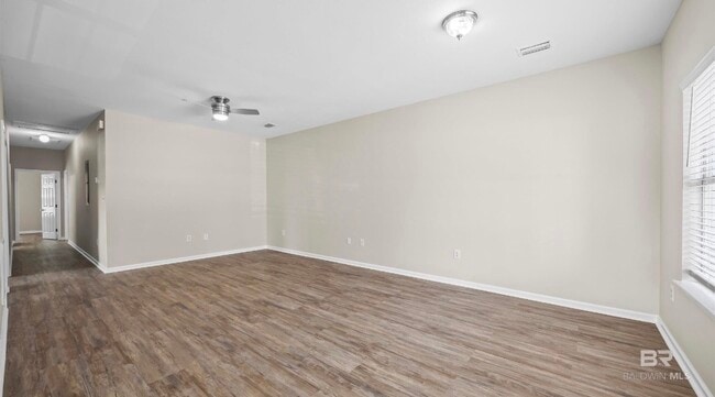 Building Photo - 525 W Rose Ave