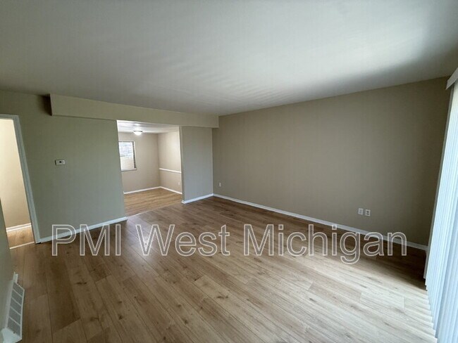 Building Photo - 6051 In the Pines Dr SE