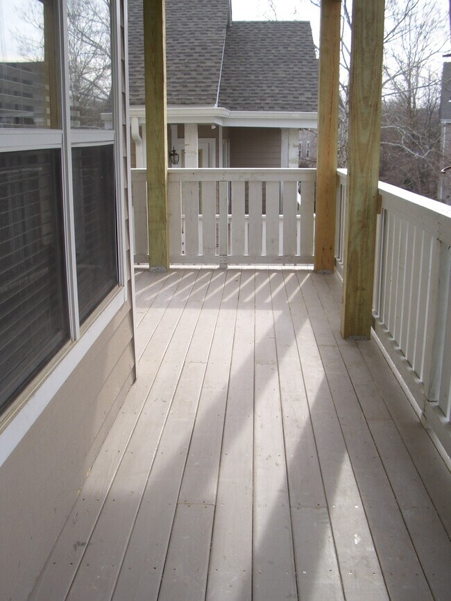Building Photo - Renovated 2 bed/2 bath condo in the heart of Centreville, close to everything!!