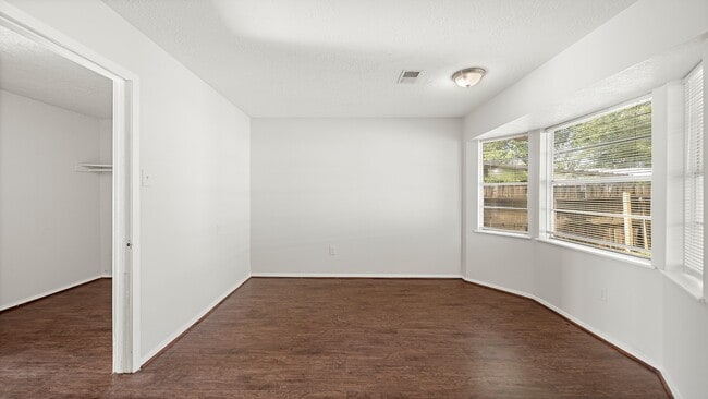 Building Photo - 5411 Lorraine Dr