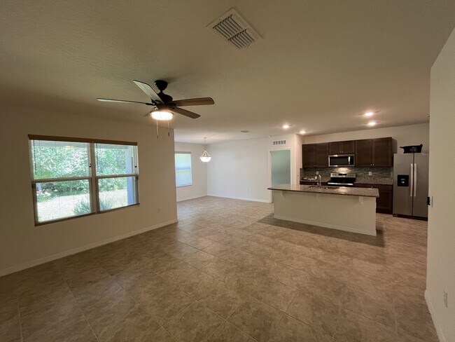 Building Photo - 1822 Red Rock Rd