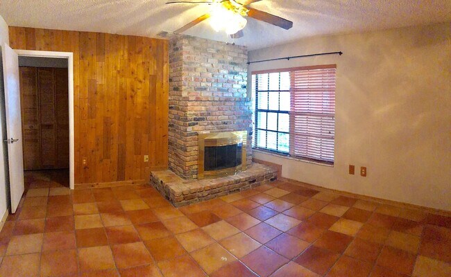 Building Photo - 15512 SW 142nd Ct
