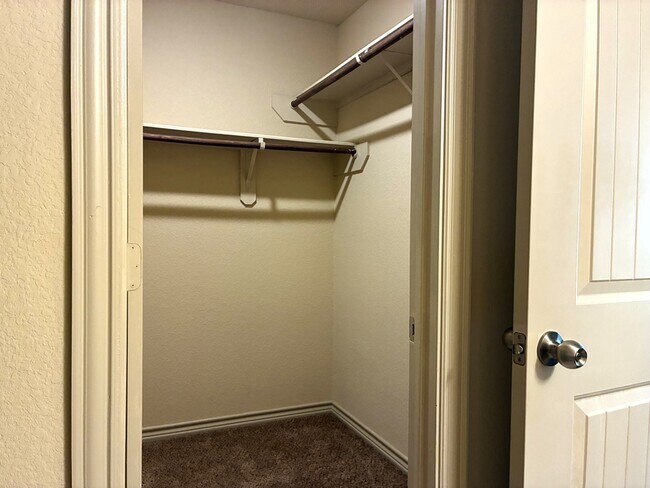 Building Photo - 19063 Painted Blvd