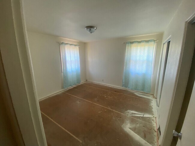 Building Photo - Sheridan Avenue Duplex