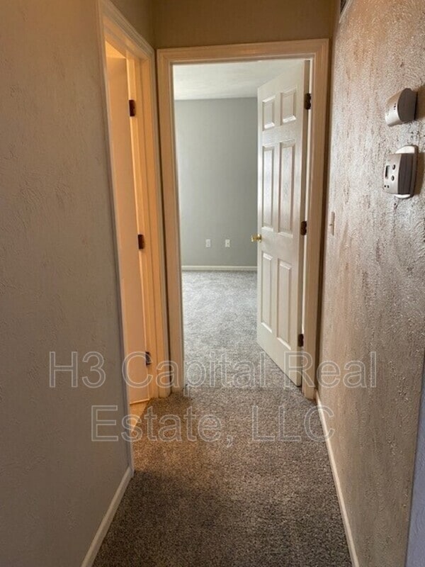 Building Photo - 631 Donna Dr