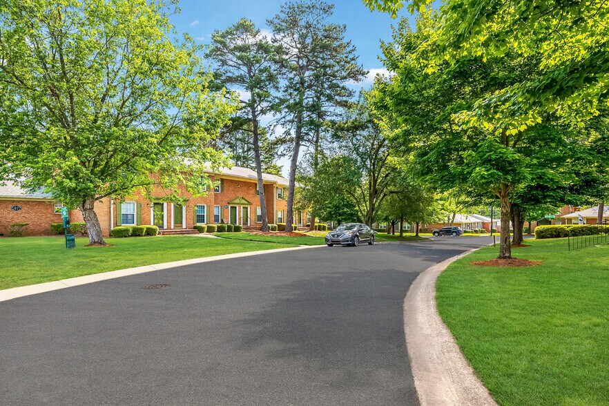 Bradford Commons Townhomes 1811 Lookout Ln Charlotte NC 28205