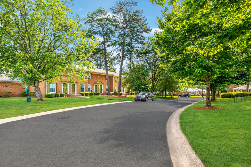 Building Photo - Bradford Commons Townhomes