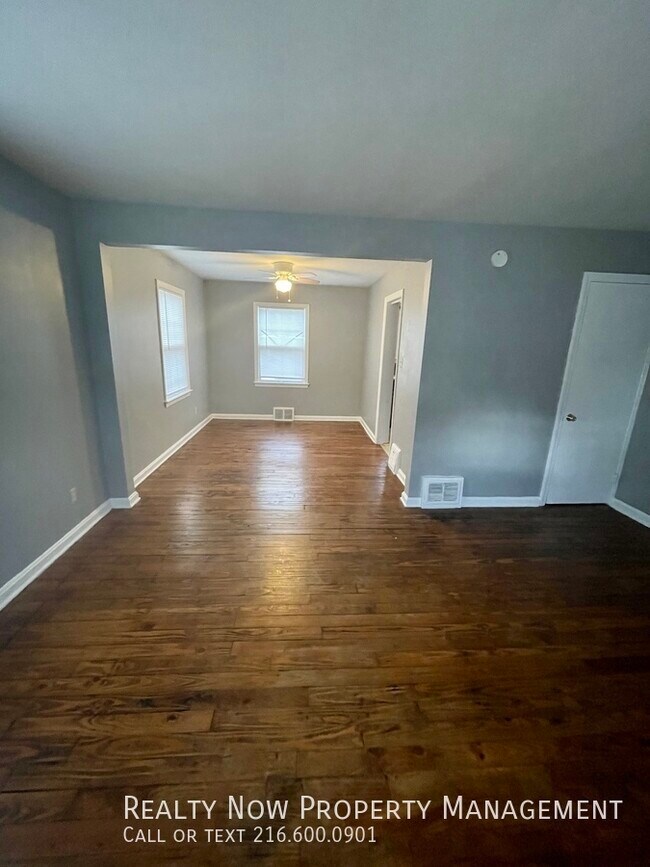 Building Photo - 3313 Sutton Rd