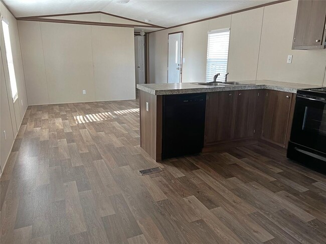 Building Photo - 400 Hidden Oaks Dr