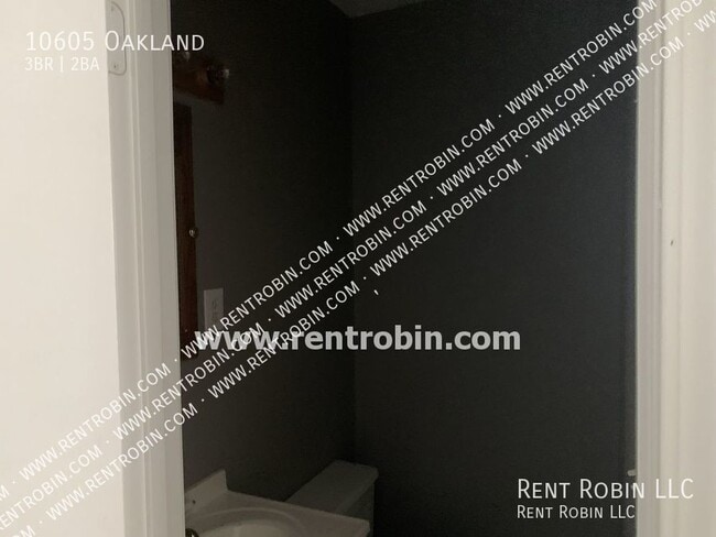Building Photo - 10605 Oakland-