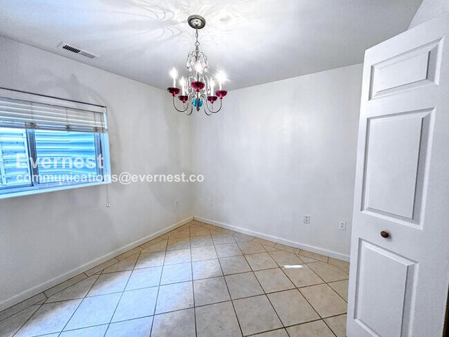 Building Photo - 615 Seawell Dr