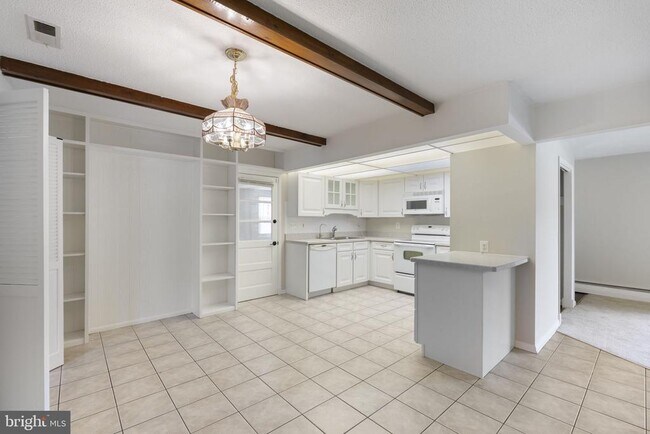 Building Photo - 8005 Woodholme Cir
