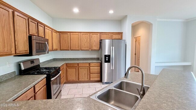 Building Photo - 1289 E Iris Dr