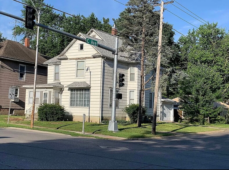 Primary Photo - 327 N Market St