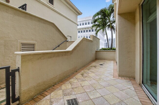 Building Photo - 99 SE Mizner Blvd