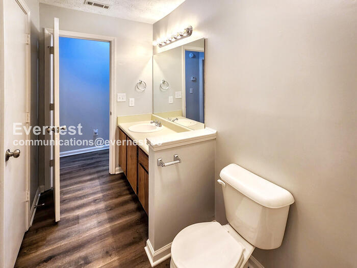 Building Photo - 944 Shiloh Ridge Run NW