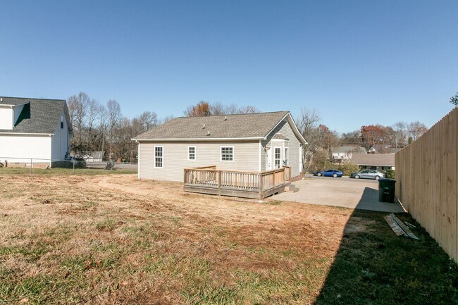 Building Photo - 940 Applegrove Cir