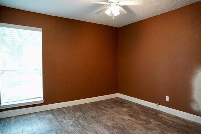 Building Photo - 10519 Sagetrail Dr