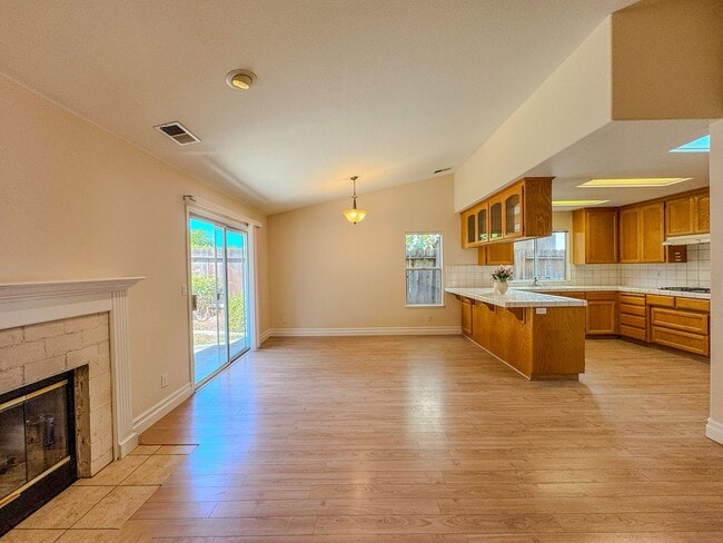 Building Photo - Lovely 3 Bedroom Home!